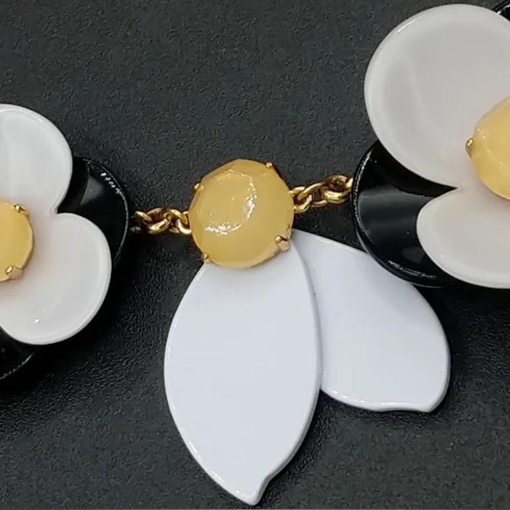 KATE SPADE “PICK A POSY” STATEMENT GOLD PLATED FLOWER NECKLACE - like new - Picture 7 of 11